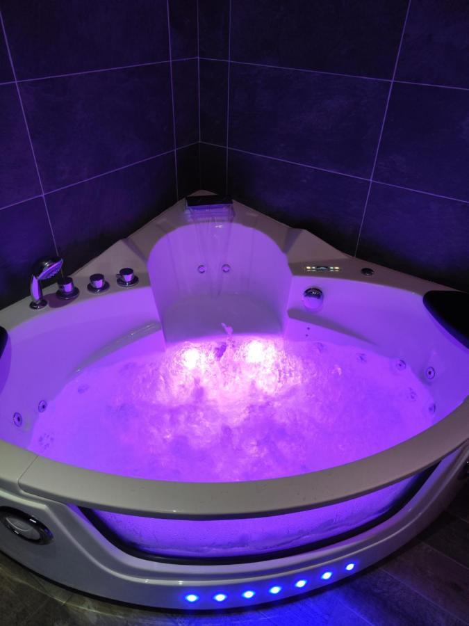 Loveroomxspa Bourg-Saint-Christophe Екстер'єр фото
