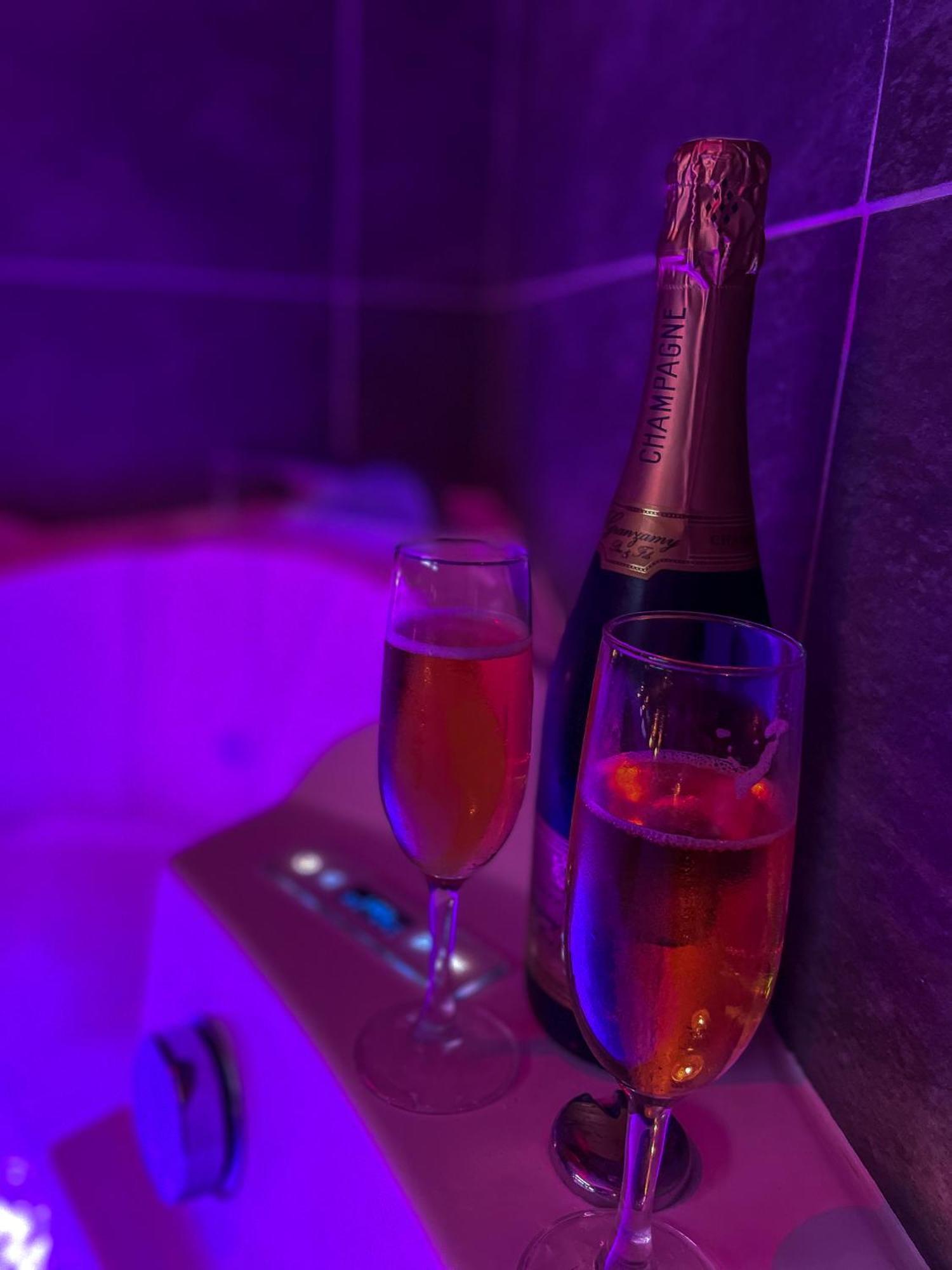Loveroomxspa Bourg-Saint-Christophe Екстер'єр фото