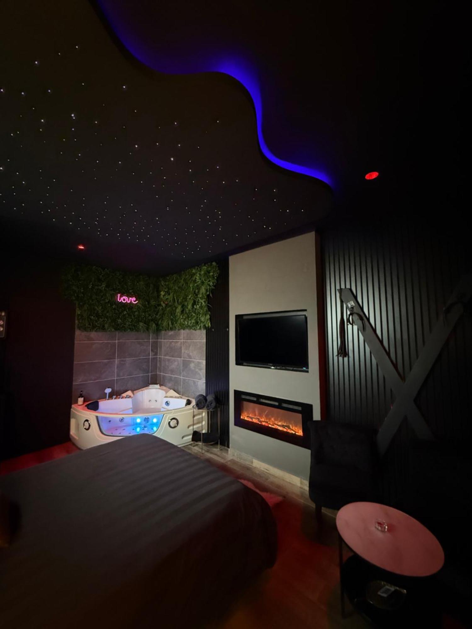 Loveroomxspa Bourg-Saint-Christophe Екстер'єр фото