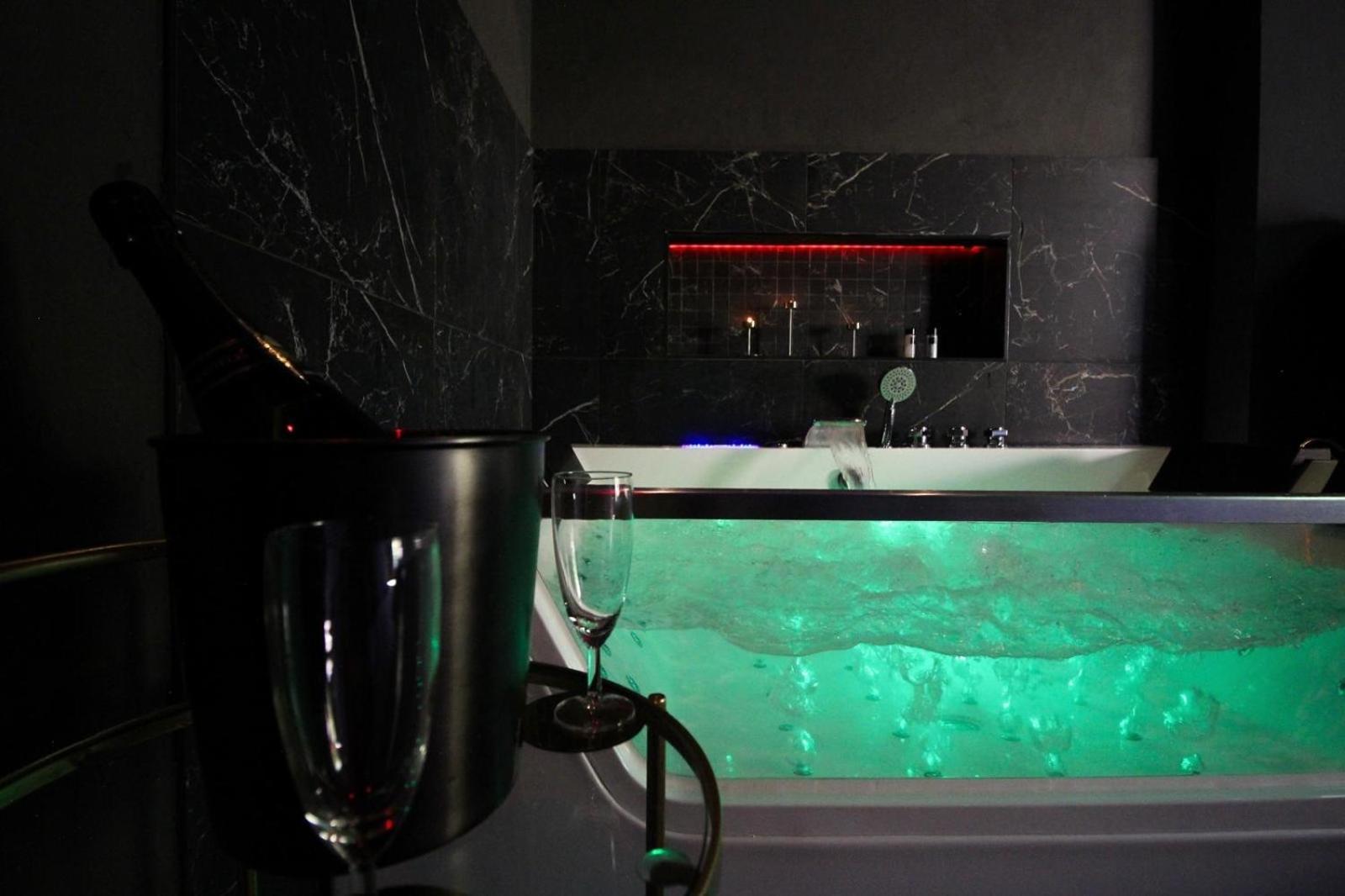 Loveroomxspa Bourg-Saint-Christophe Екстер'єр фото
