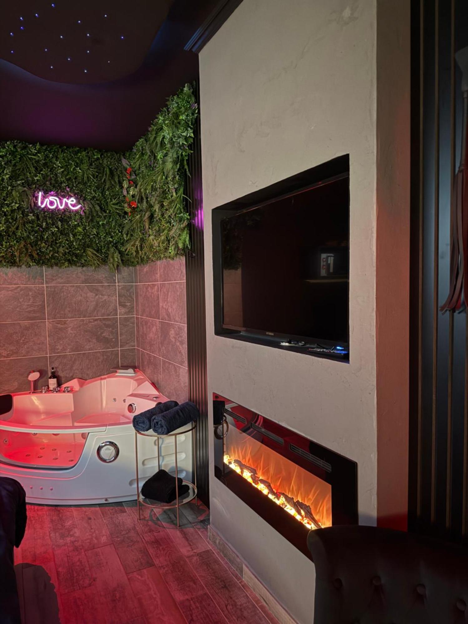 Loveroomxspa Bourg-Saint-Christophe Екстер'єр фото