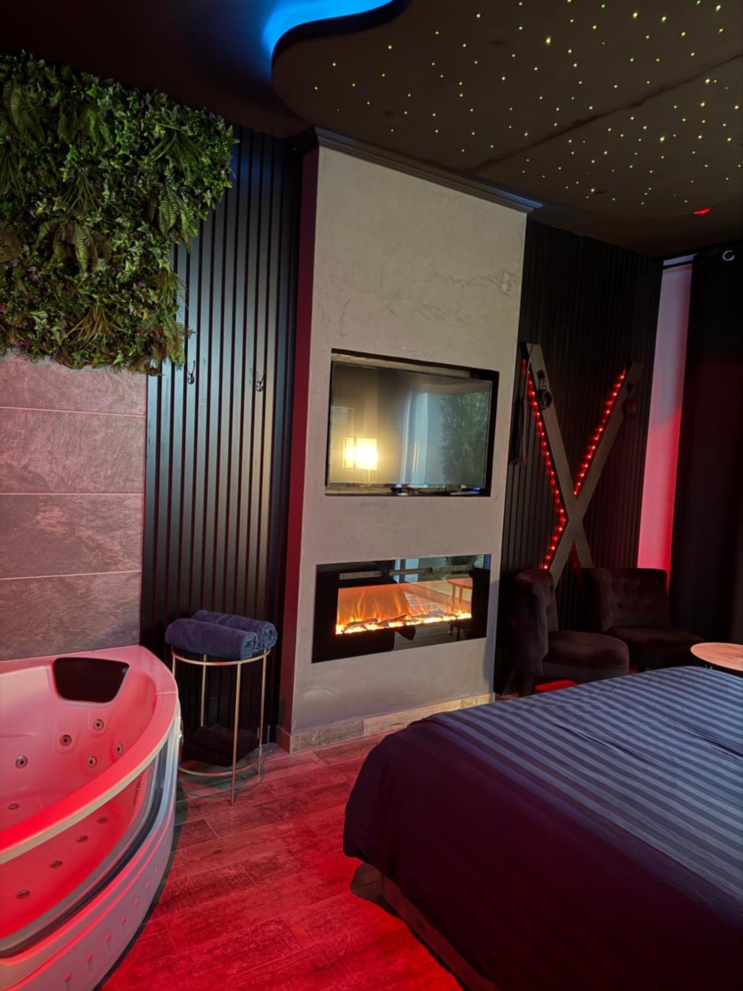 Loveroomxspa Bourg-Saint-Christophe Екстер'єр фото